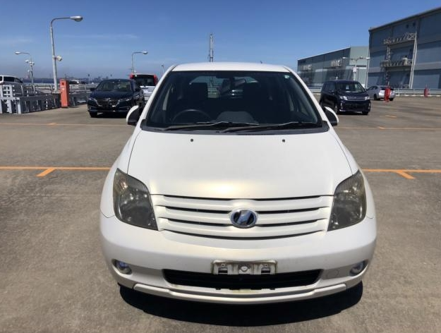 2005 Toyota IST
